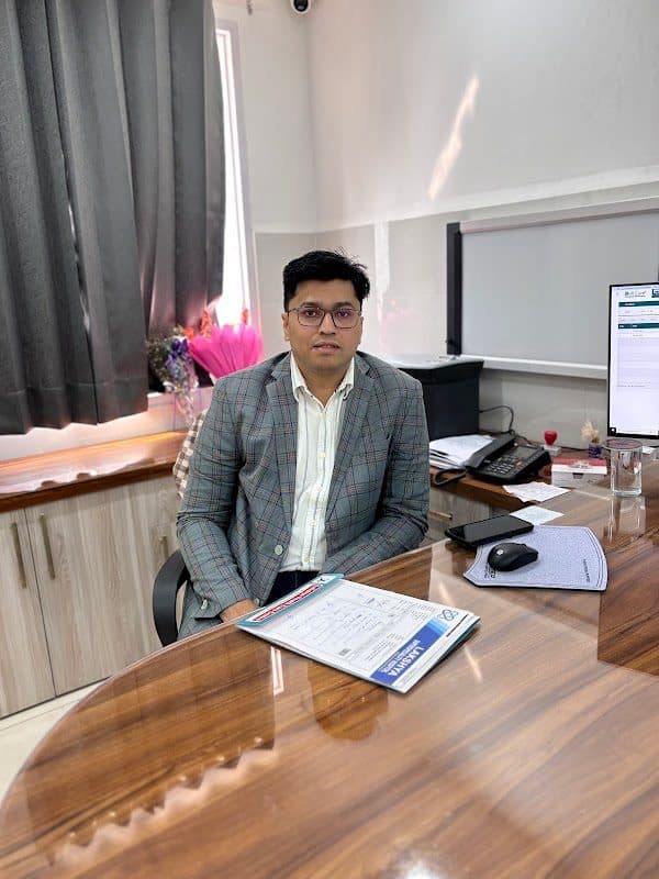 Dr. Sagar Tomar-Best Orthopedic Surgeon - Orthopedic Surgeon in Meerut