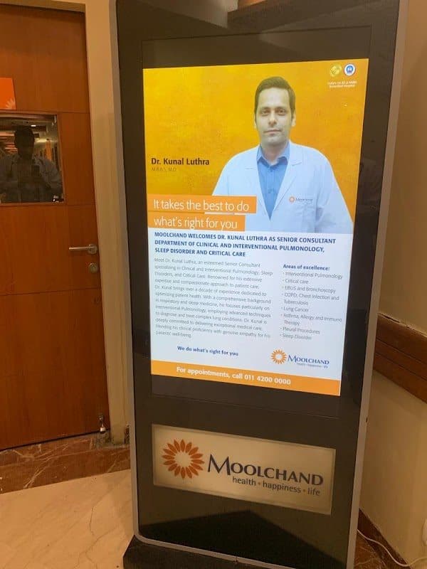 Photos of Dr Kunal Luthra – Pulmonologist & Lung Specialist in Delhi | Moolchand Hospital 2