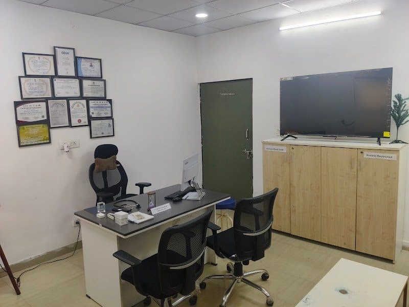 Dr Prerna Singhal - General Physician in Noida