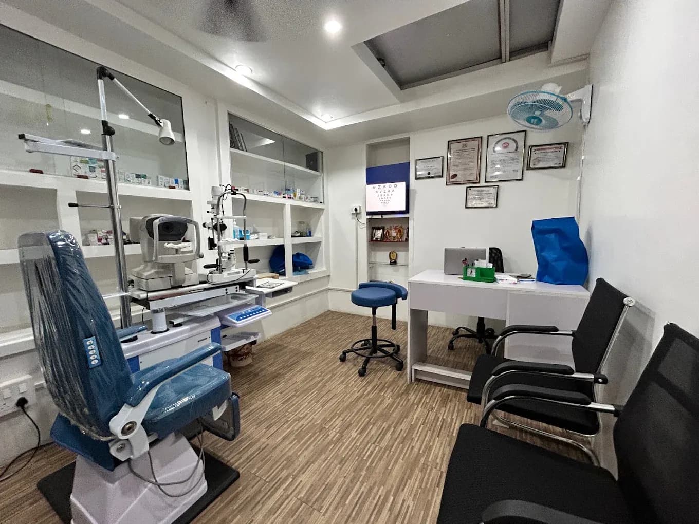 Modern and high-precision machines for accurate eye examination and diagnosis.