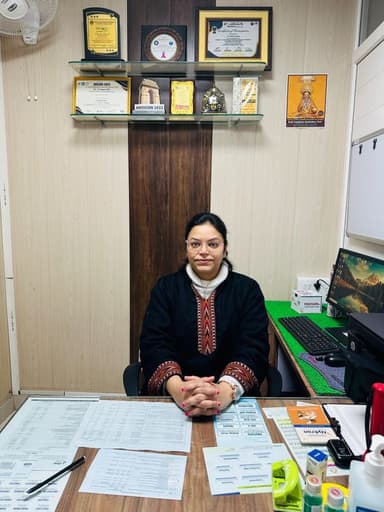 Dr. Naina Gupta Dr. Naina Gupta