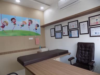 Dr. VIVEK RAVI CHARDE (Lung specialist, Intensivist and Allergy Specialist) Dr. VIVEK RAVI CHARDE (Lung specialist, Intensivist and Allergy Specialist)