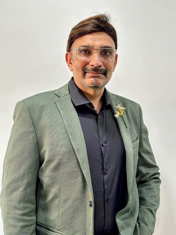 Dr. Sulaiman Ladhani. Consulting chest physician Dr. Sulaiman Ladhani. Consulting chest physician - pulmonologist in Mumbai