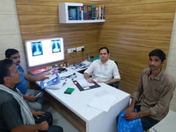 Dr Dinesh Baghel - MD Pulmonologist | Chest Specialist