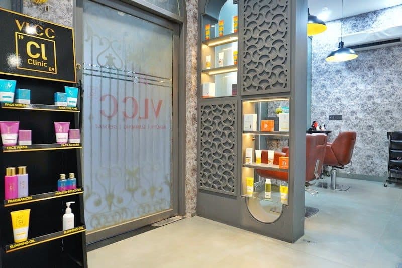 N.T Makeovers & Academy N.T Makeovers & Academy - Cosmetologist in Aligarh