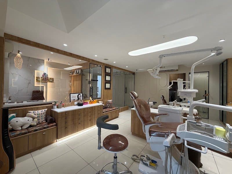 UNIQUE DENTAL CARE ,jivraj park branch UNIQUE DENTAL CARE ,jivraj park branch - Dentist in Rajkot