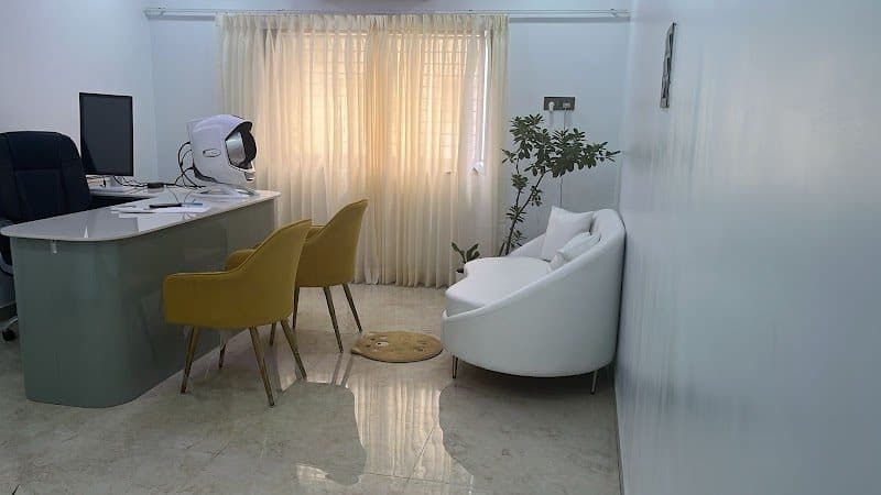 VISTERIA Salon & Academy VISTERIA Salon & Academy - Cosmetologist in Akola