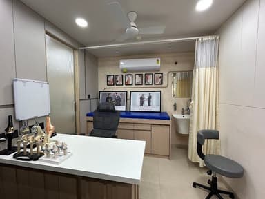 Dr Santosh Hingu - Trauma and MICAS Joint Replacement Surgeon Dr Santosh Hingu - Trauma and MICAS Joint Replacement Surgeon