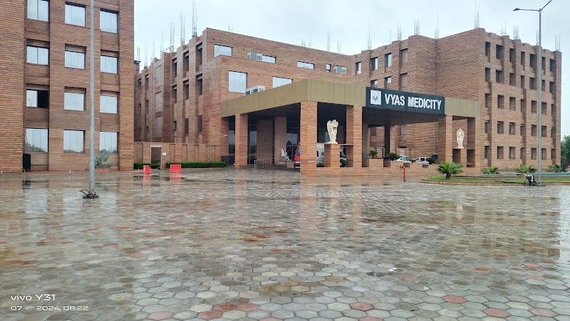 Kailash Hospital trauma and research center Kailash Hospital trauma and research center