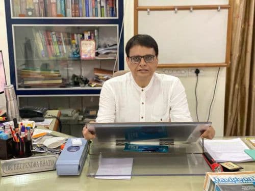 Dr. Bhupendra Bhatia Dr. Bhupendra Bhatia - Neurosurgeon in Gorakhpur