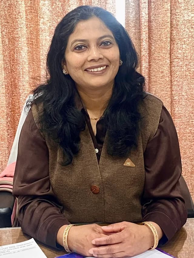 Dr. Lisa Sharma Dr. Lisa Sharma - Gynaecologist